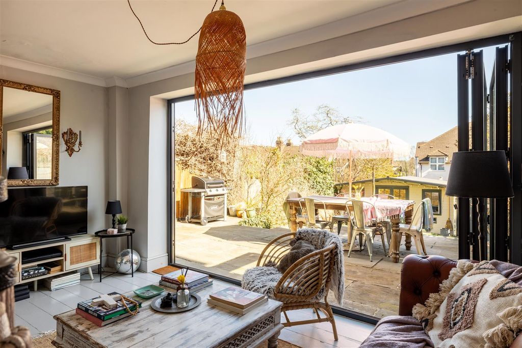 Additional image 7 of 4 bed semi-detached house for saleEarlswood Road, Redhill RH1