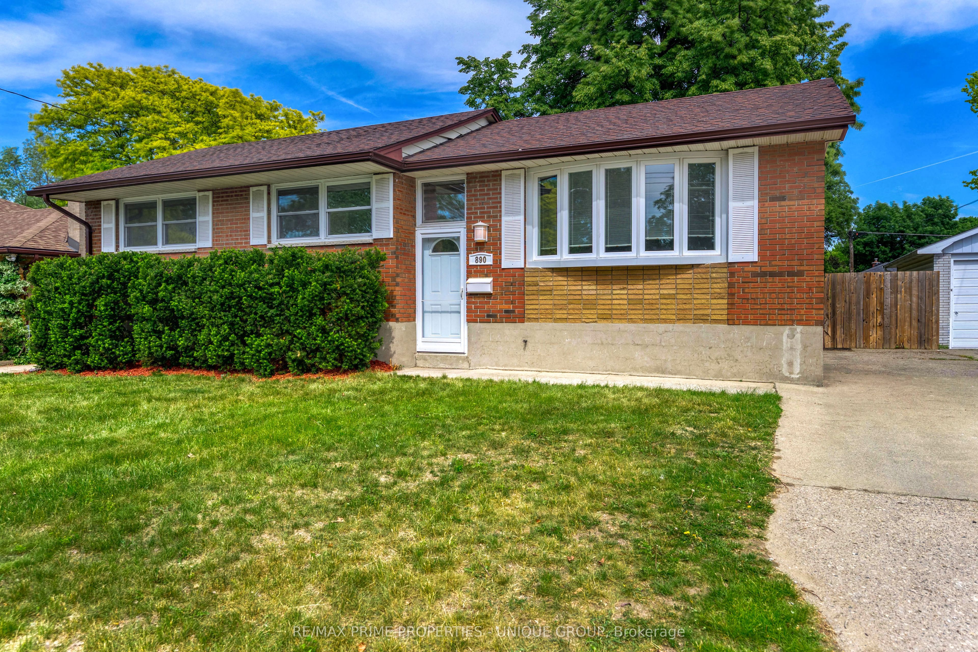 890 Hollands Avenue, Sarnia, ON, N7S 3C1