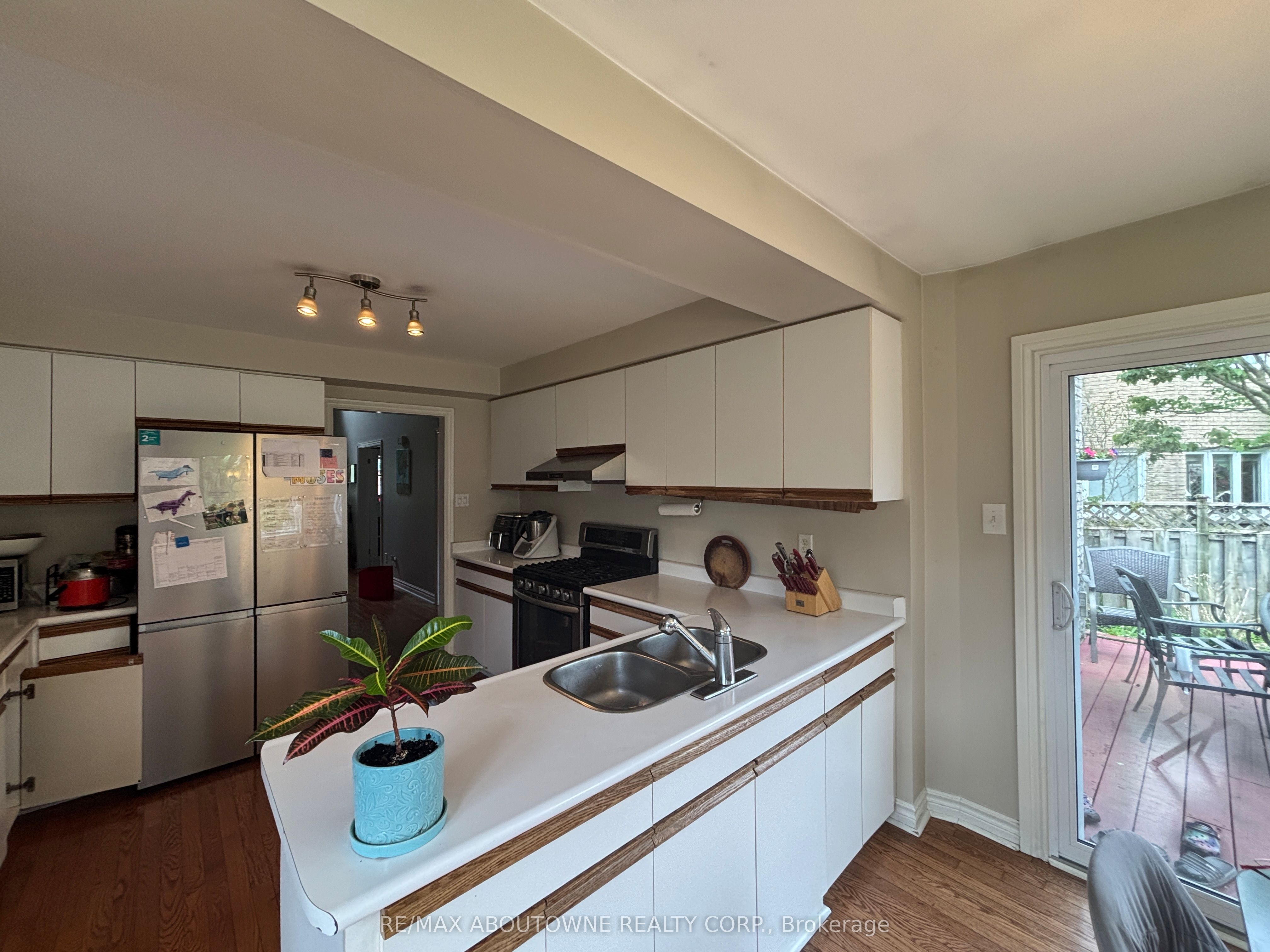 Additional image 4 of MAIN-1284 Creekside Drive, Oakville, ON, L6H 4Y5