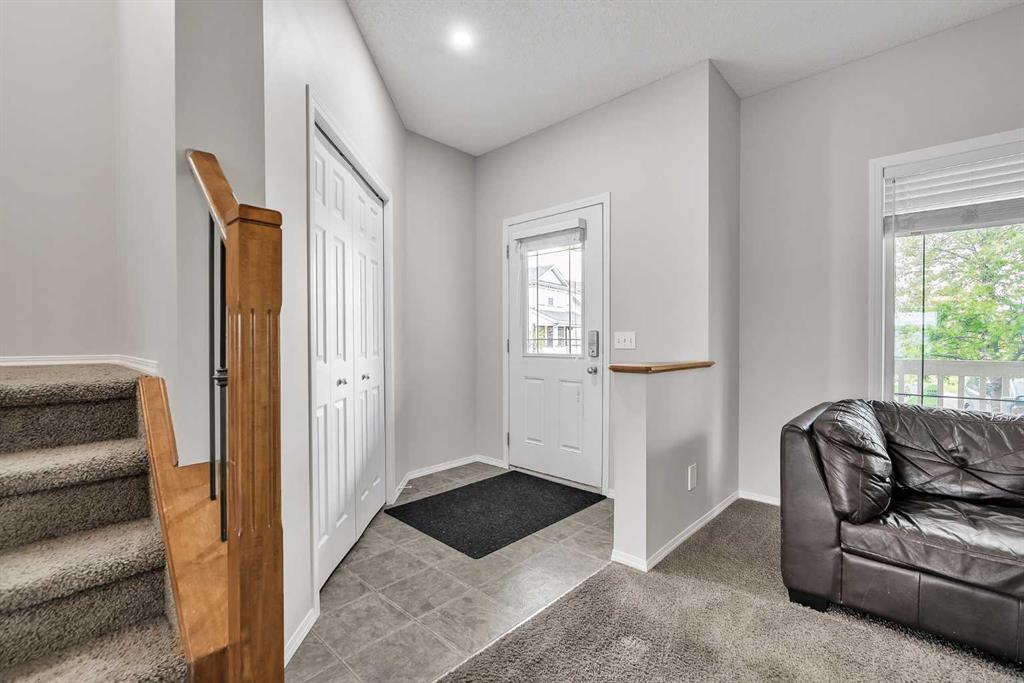 242 Copperstone Grove SE, Calgary, AB, T2Z 4X7 photo 3