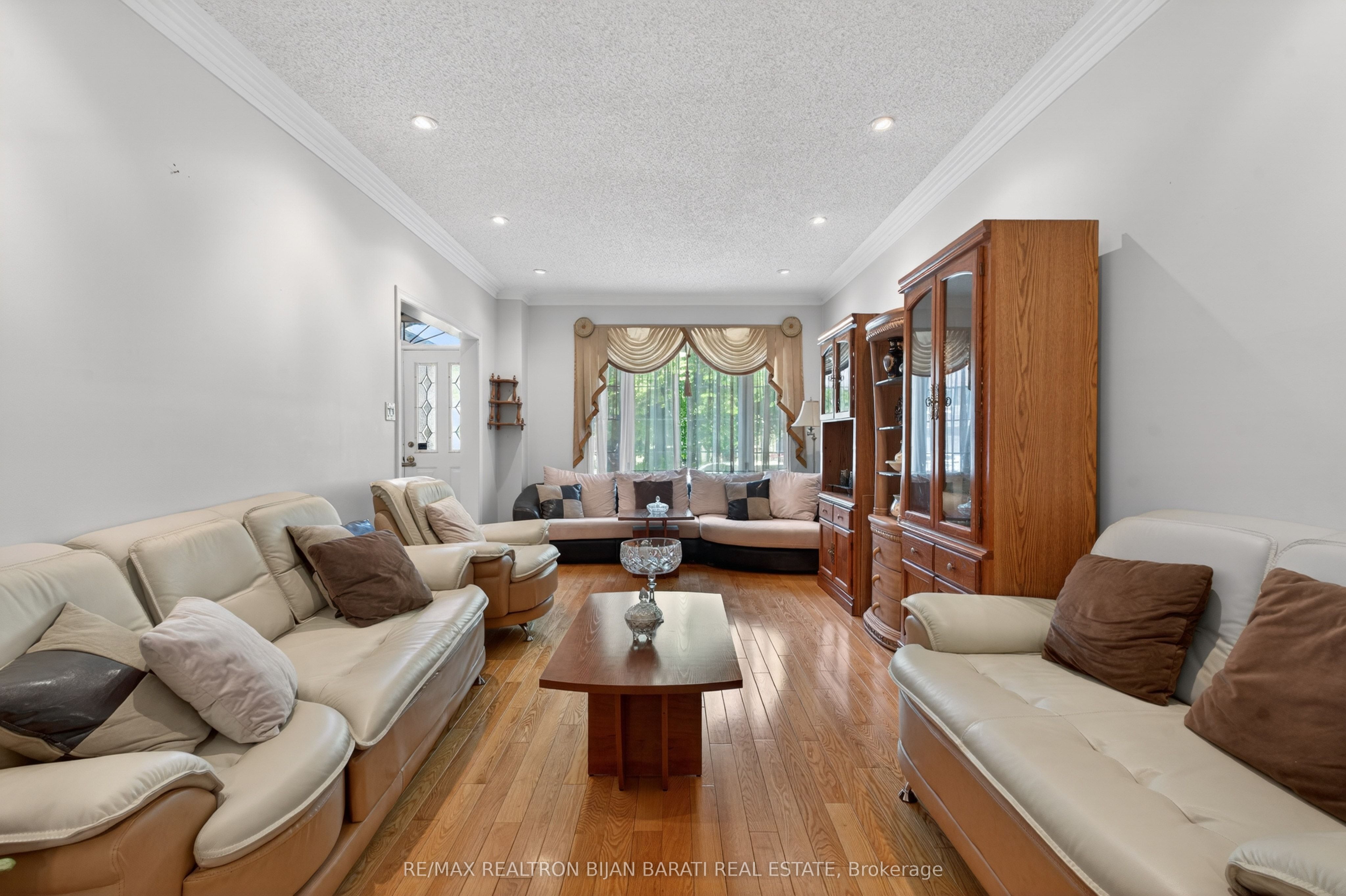 15 Lisa Crescent, Richmond Hill, ON, L4B 3J4 photo 5