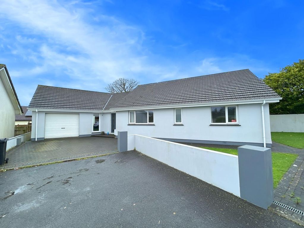 3 bed detached bungalow for saleTrevingey Crescent, Redruth TR15