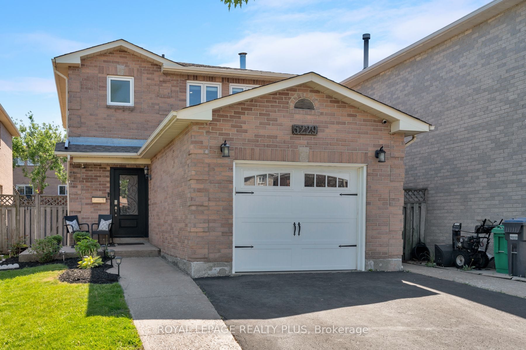 5229 Palomar Crescent, Mississauga, ON, L5R 2W8