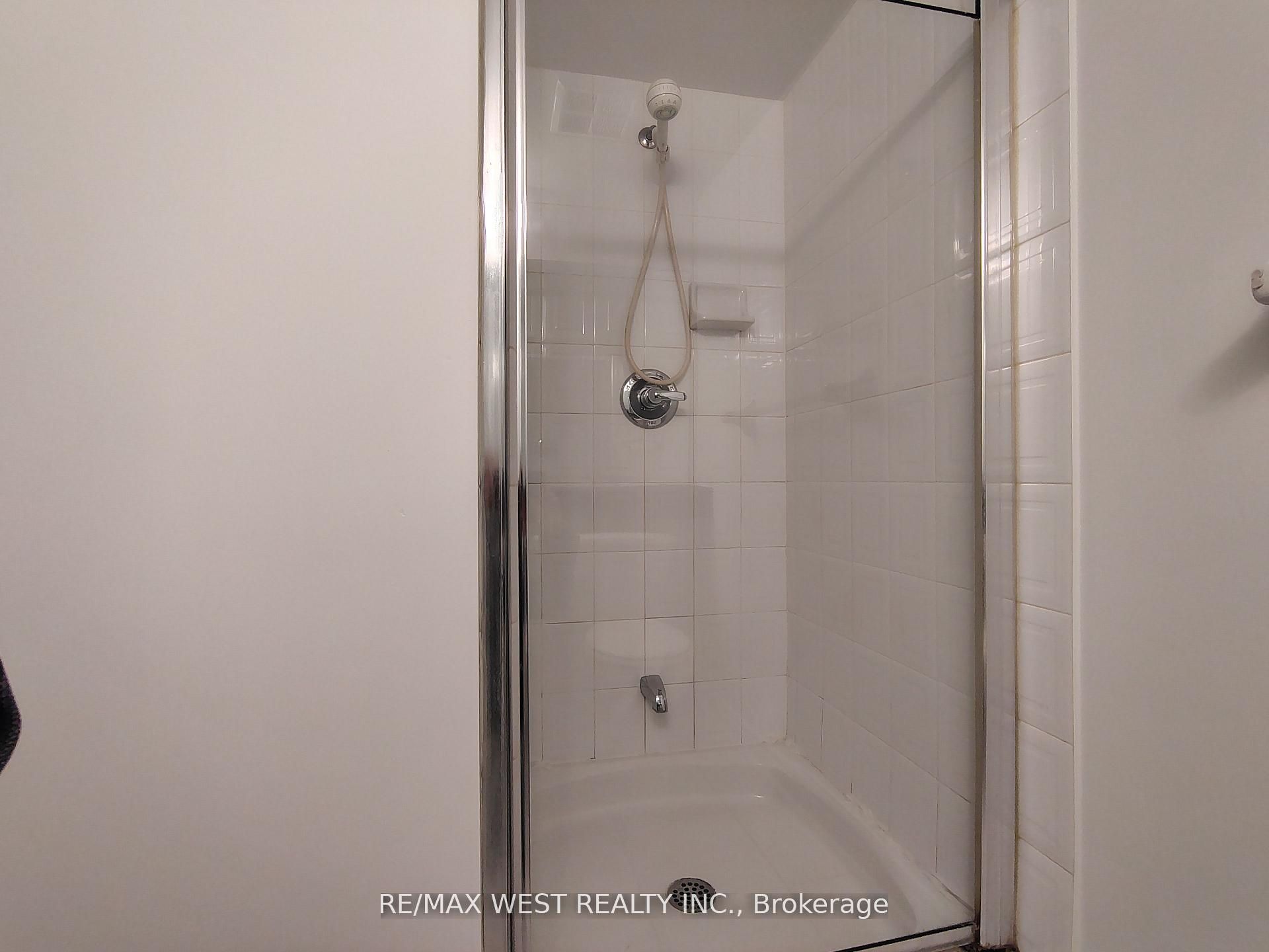 Additional image 3 of 1301-1 Elm Drive, Mississauga, ON, L5B 4M1