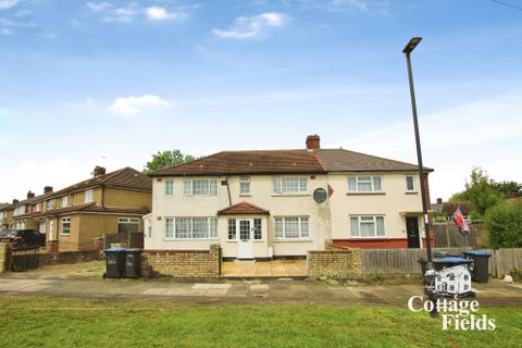Stoneleigh Avenue, Enfield EN1