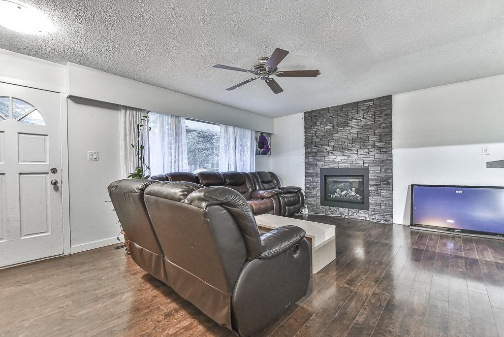 23740 Fraser Highway, Langley, BC, V2Z 2K8 photo 2