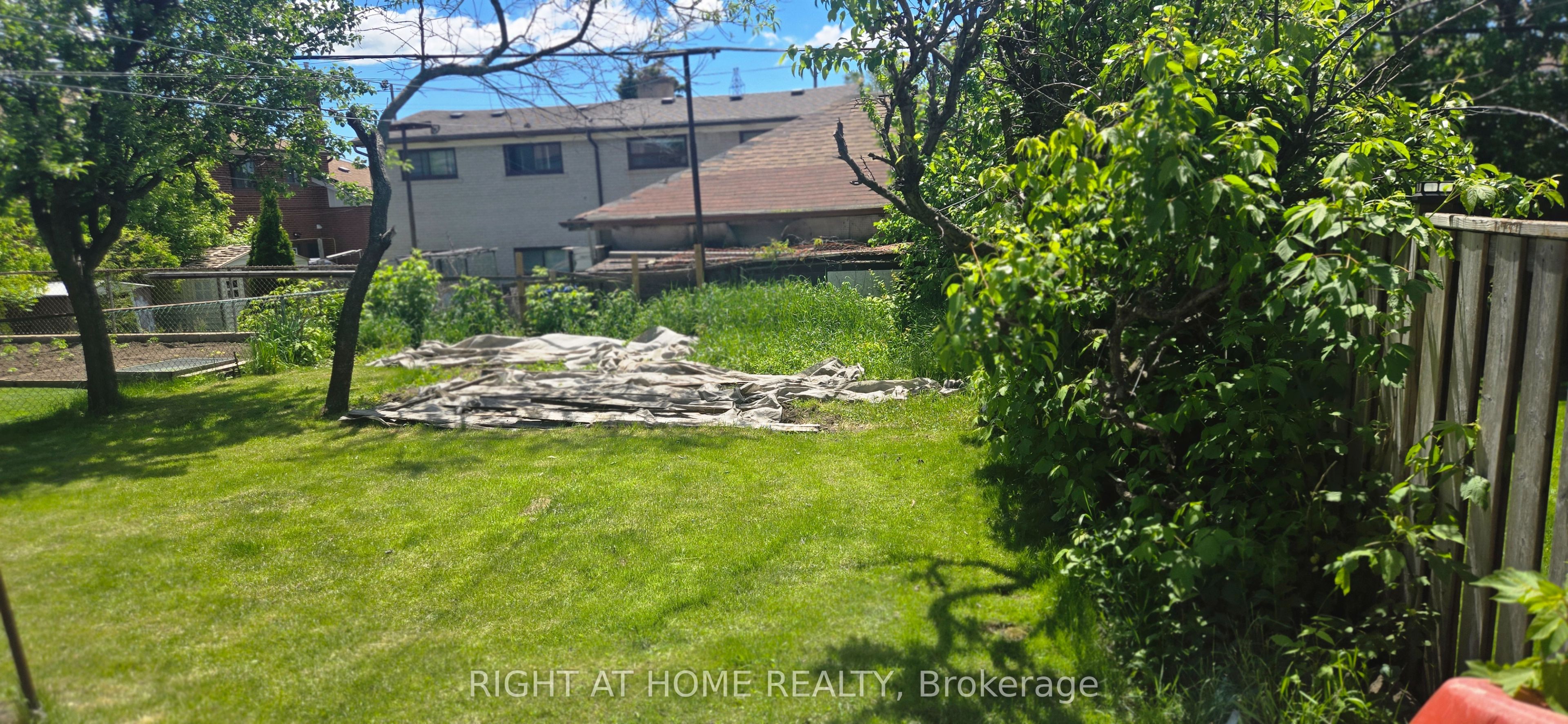 7 Daystrom Drive, Toronto, ON, M9M 2A8 photo 3