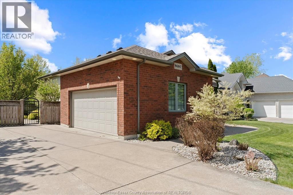 9597 Manitou , Windsor, ON, N8P1H8 photo 4