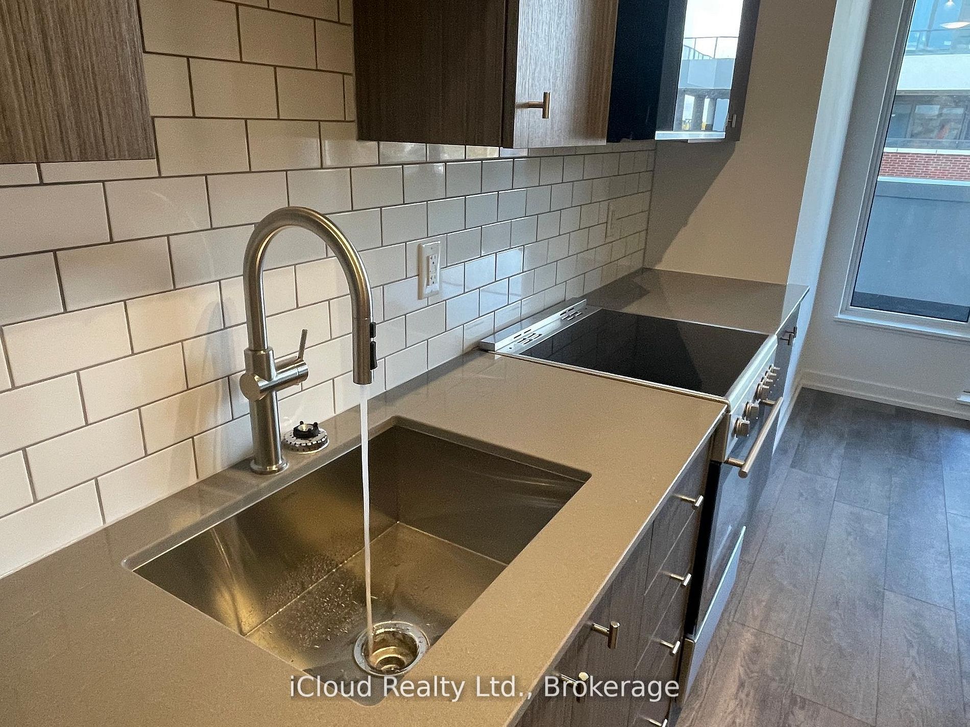202-5 Wellington Street, Kitchener, ON, N2G 0E3 photo 3