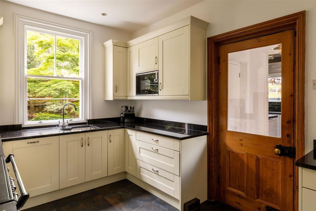 Additional image 11 of 4 bed detached house for saleDevon Crescent, Redhill RH1