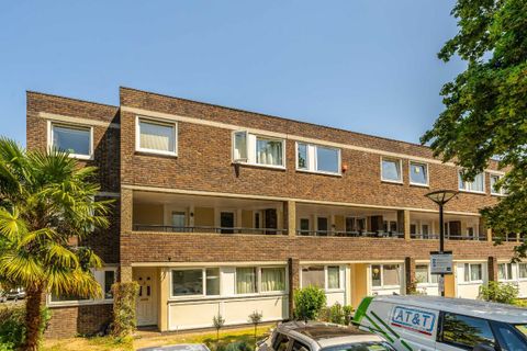 Augustus Close, Brentford TW8