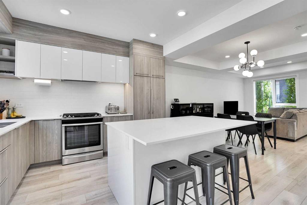 4012 Kovitz Lane NW, Calgary, AB, T3B 6H3 photo 2