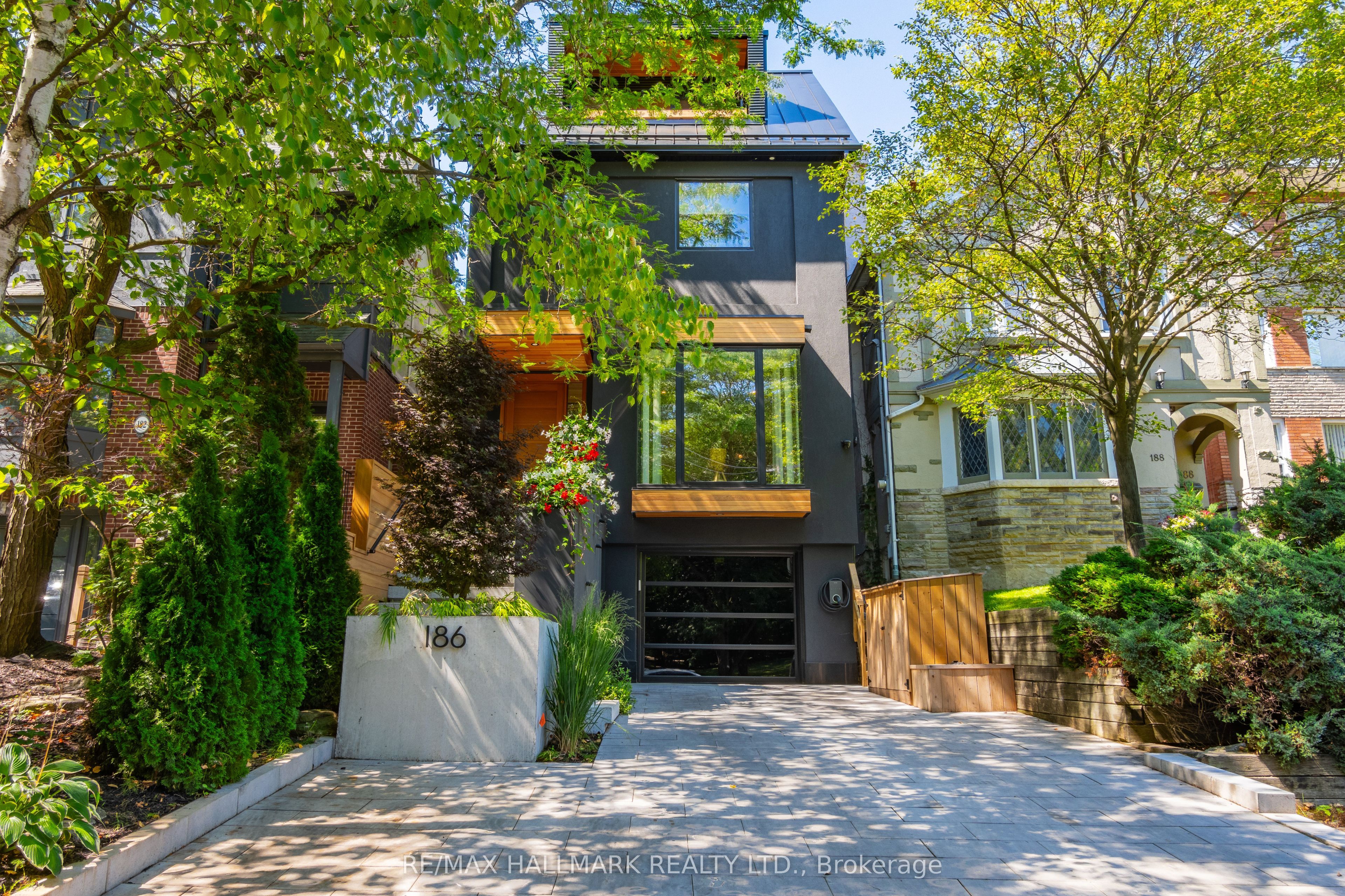 186 Kenilworth Avenue, Toronto, ON, M4L 3S6