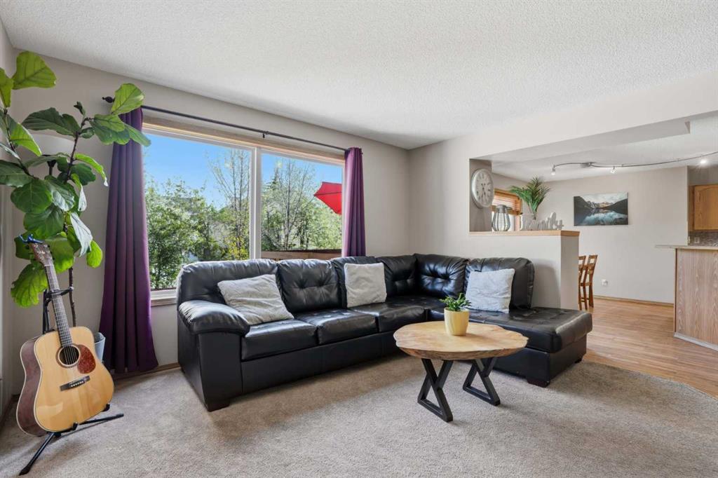 11 Somerglen Place SW, Calgary, AB, T2Y 3L5 photo 5
