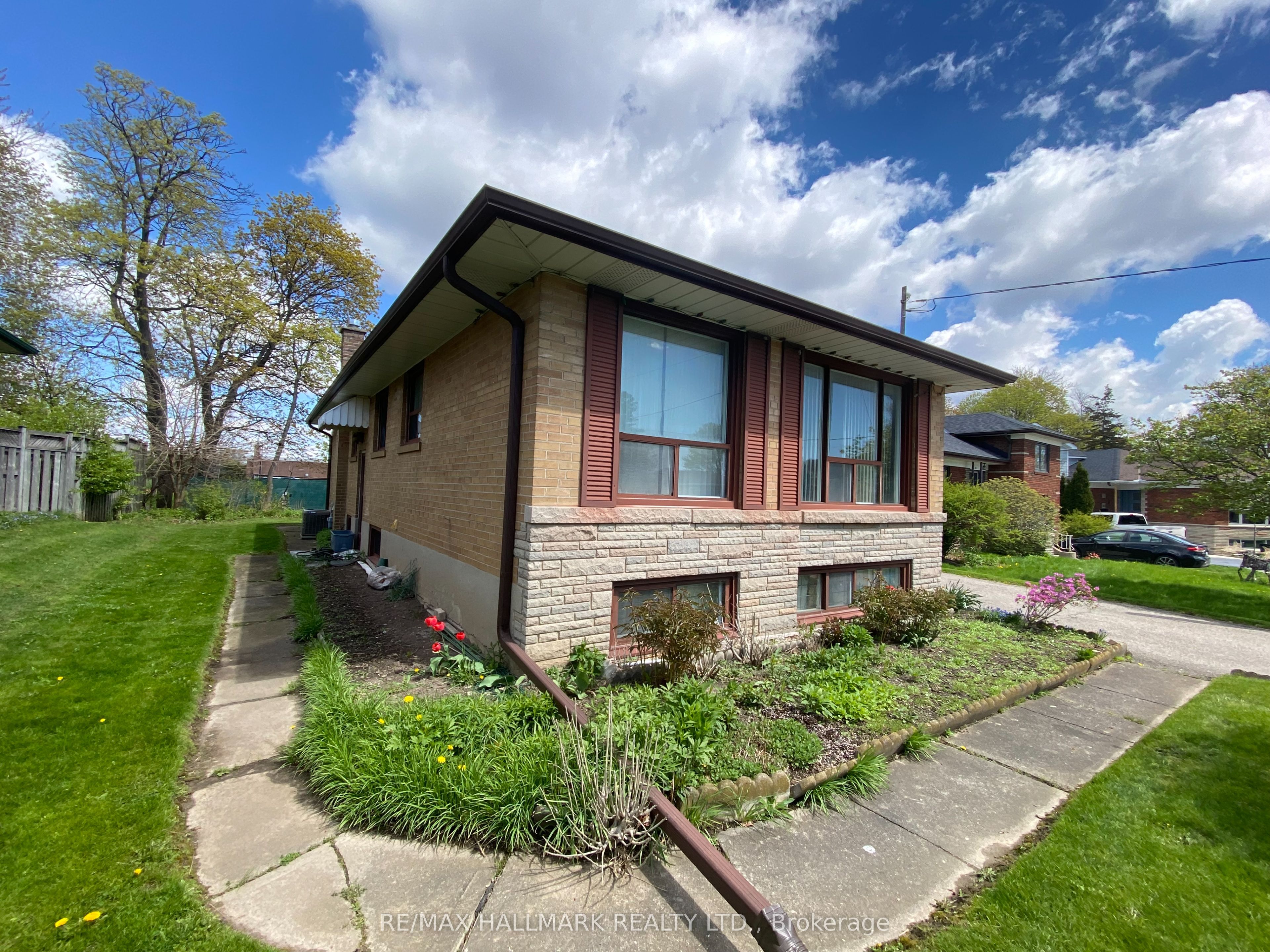 16 Chrysler Crescent, Toronto, ON, M1R 2L8 photo 3