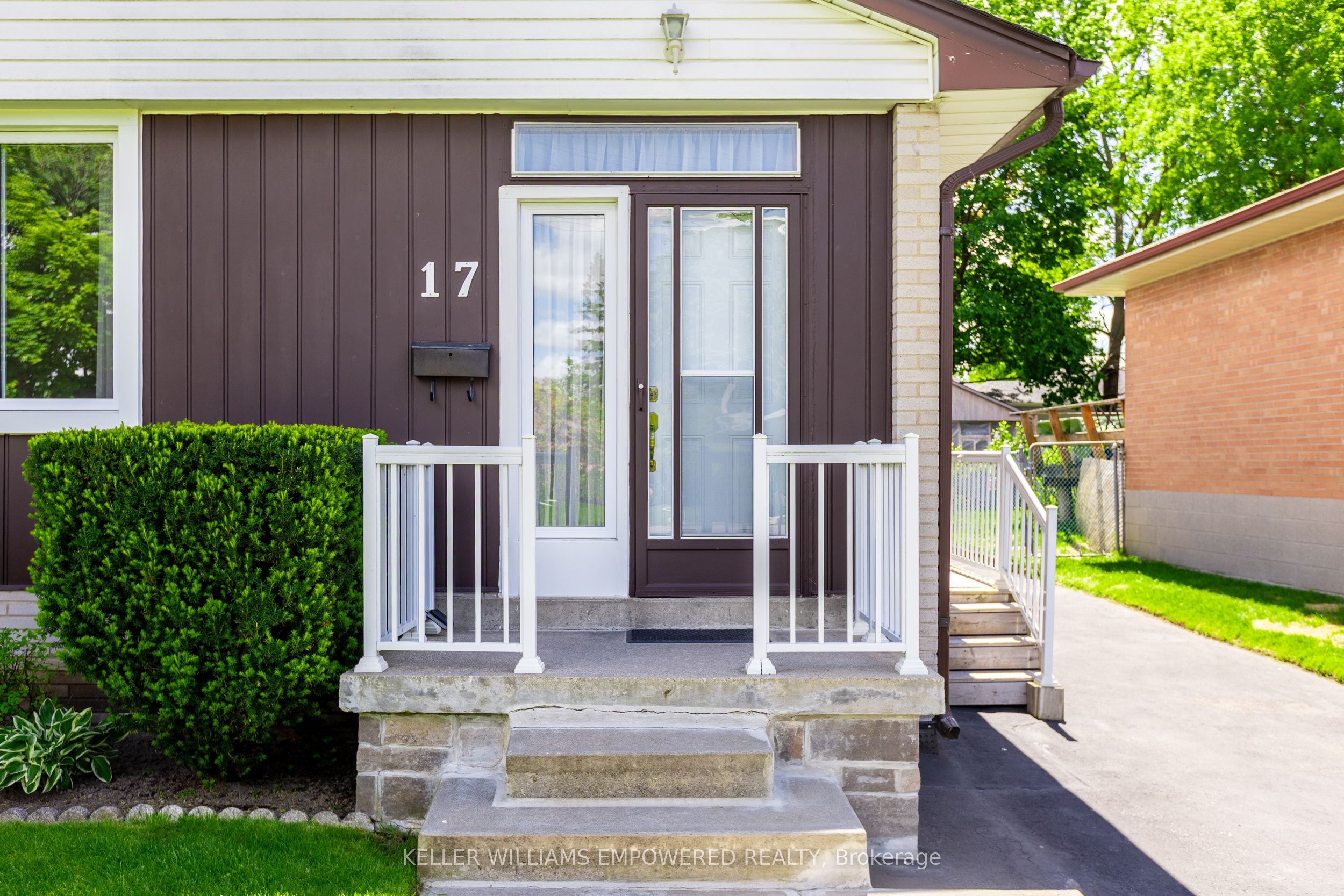 17 Checkendon Drive, Toronto, ON, M9W 2Y8 photo 2