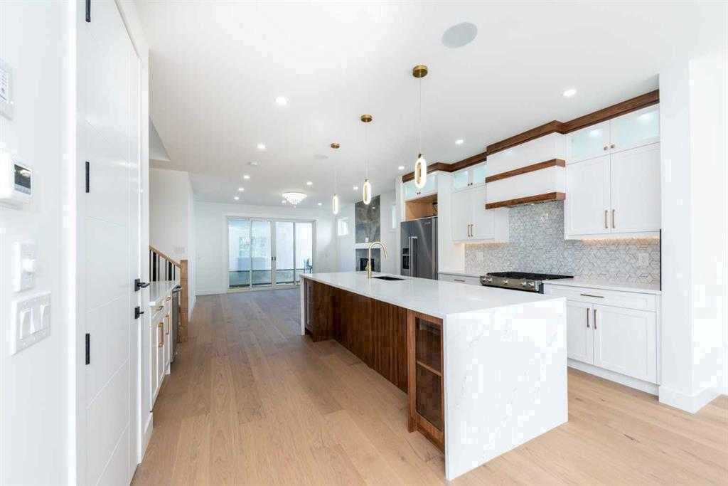 105 Hartford Road NW, Calgary, AB, t2k2a7 photo 2