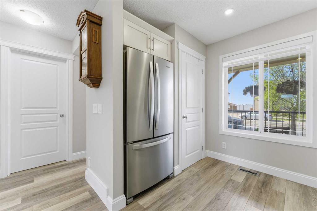 394 Copperpond Boulevard SE, Calgary, AB, T2Z 0Z7 photo 5