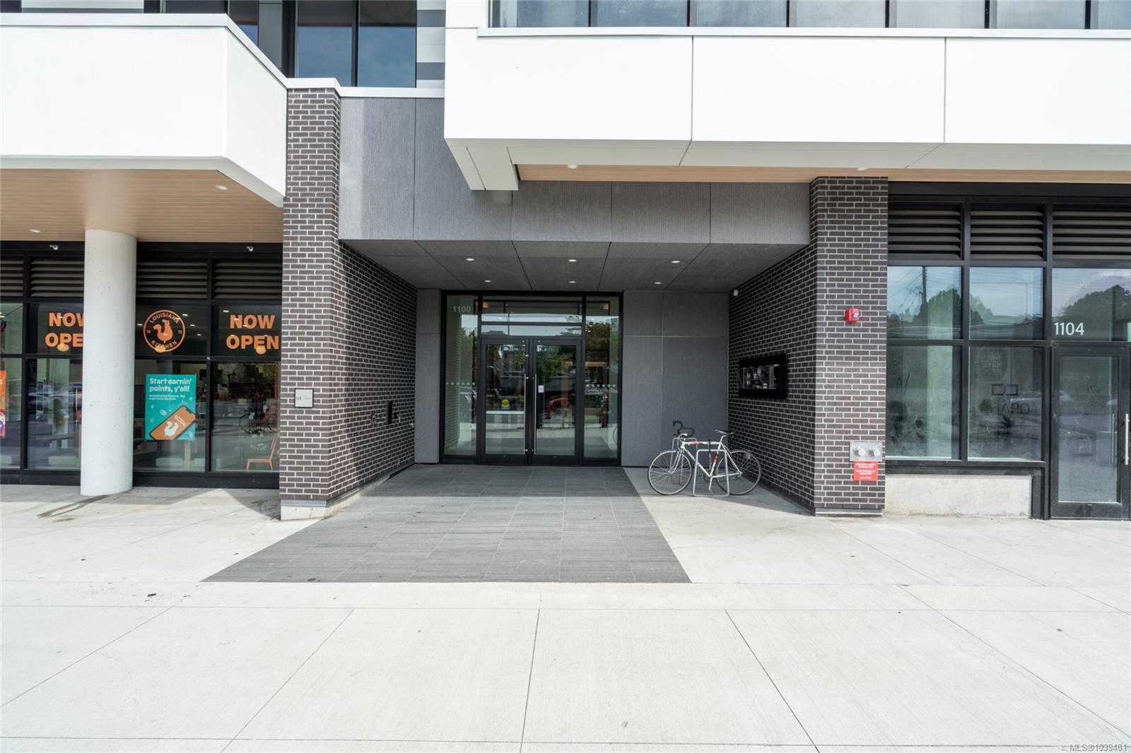 #511-1100 Yates Street, Victoria, BC, V8V 0H5 photo 2