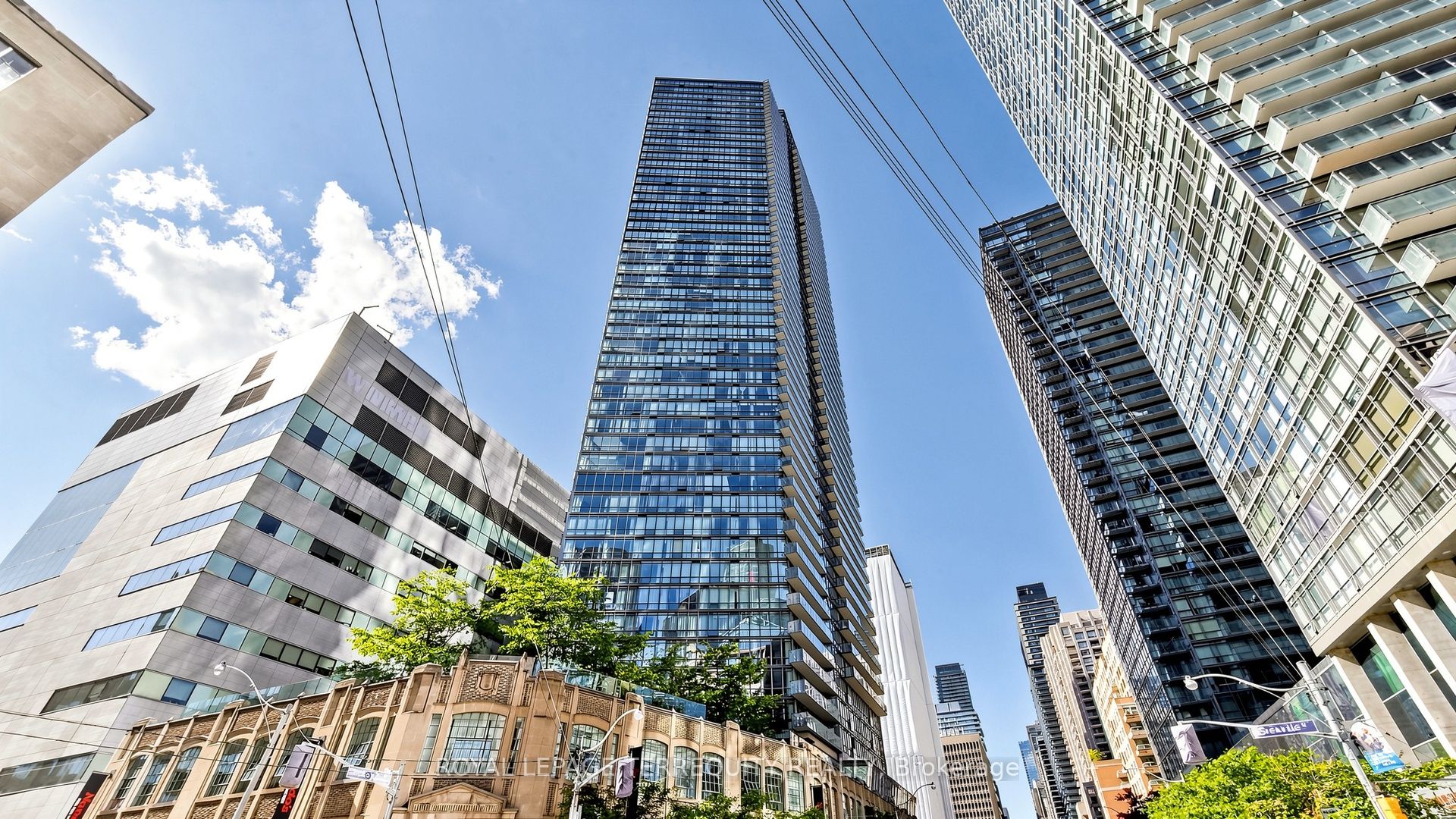 2710-832 Bay Street, Toronto, ON, M5S 1Z6