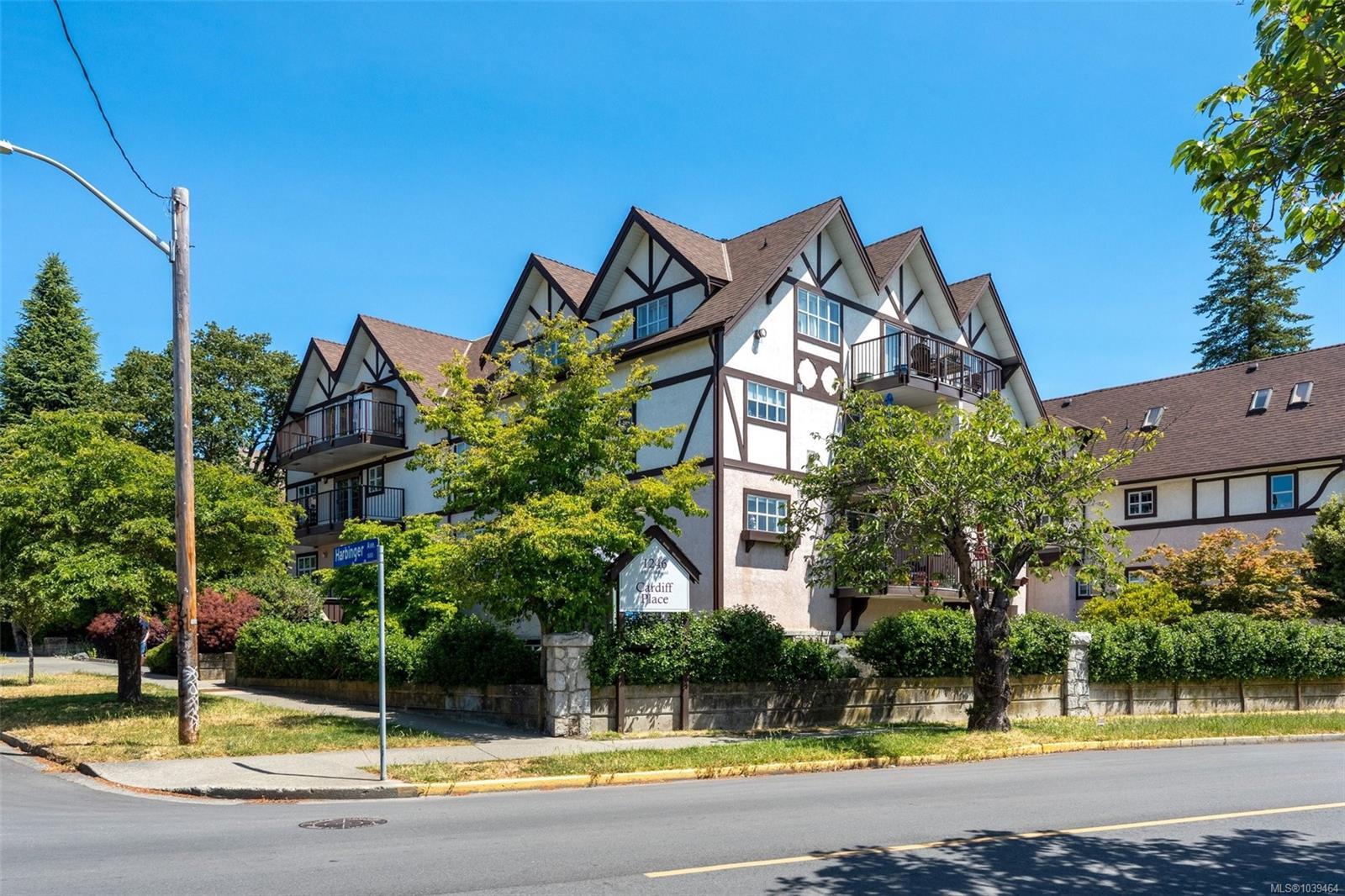 #202-1246 Fairfield Road, Victoria, BC, V8V 3B5