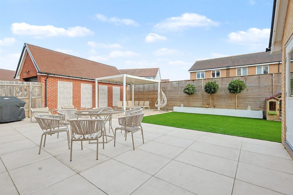 Additional image 20 of 5 bed detached house for saleElizabeth Gardens, Rochford SS4