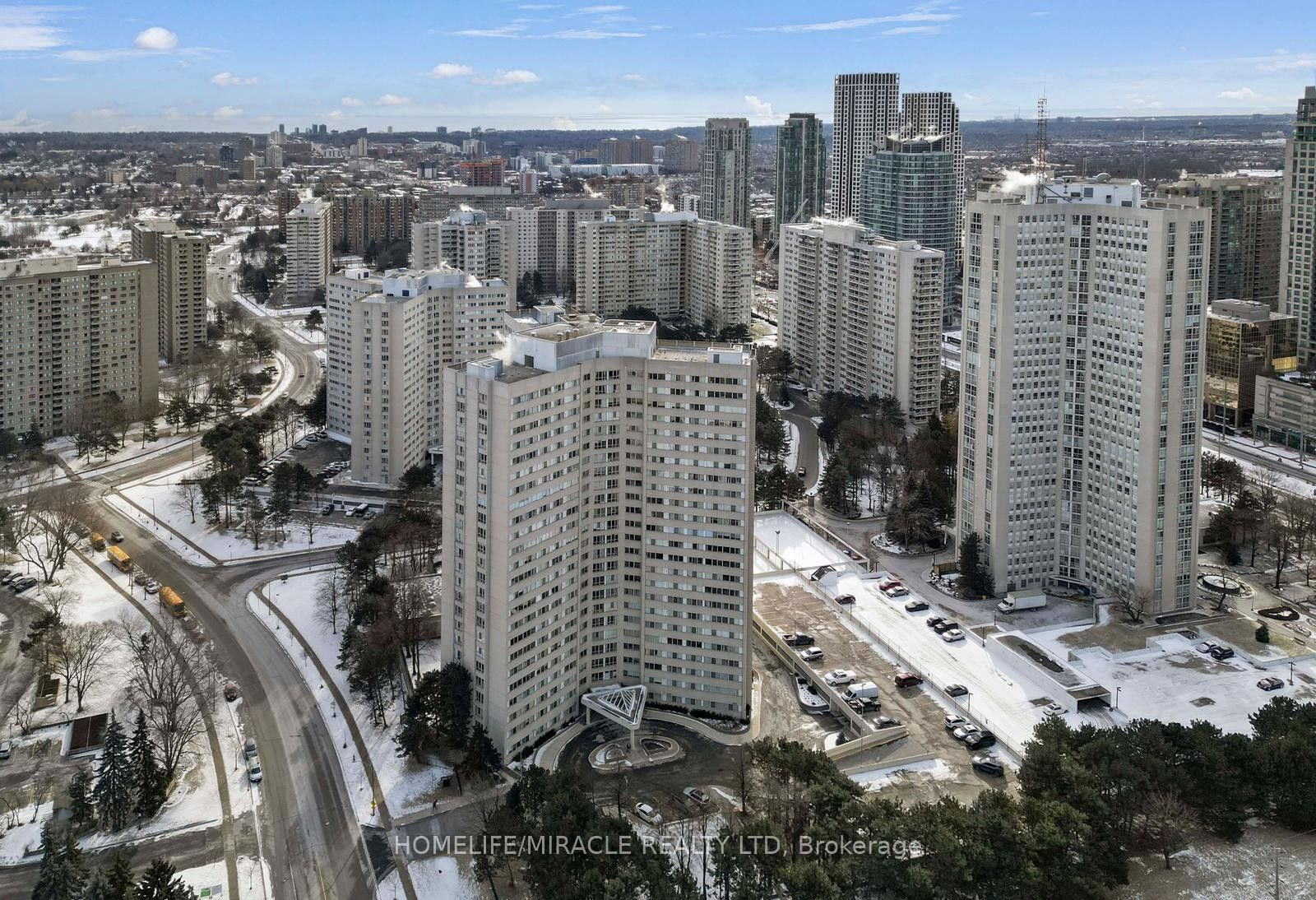202-3700 Kaneff Crescent N, Mississauga, ON, L5A 4B8