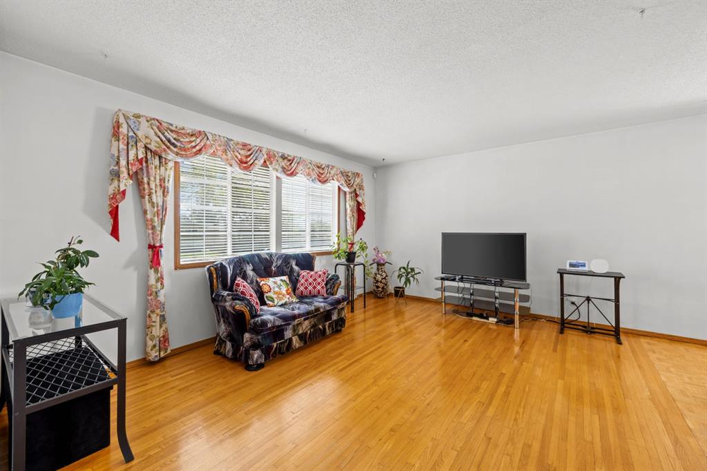 1307 Radisson Drive SE, Calgary, AB, T2A 1Z3 photo 3