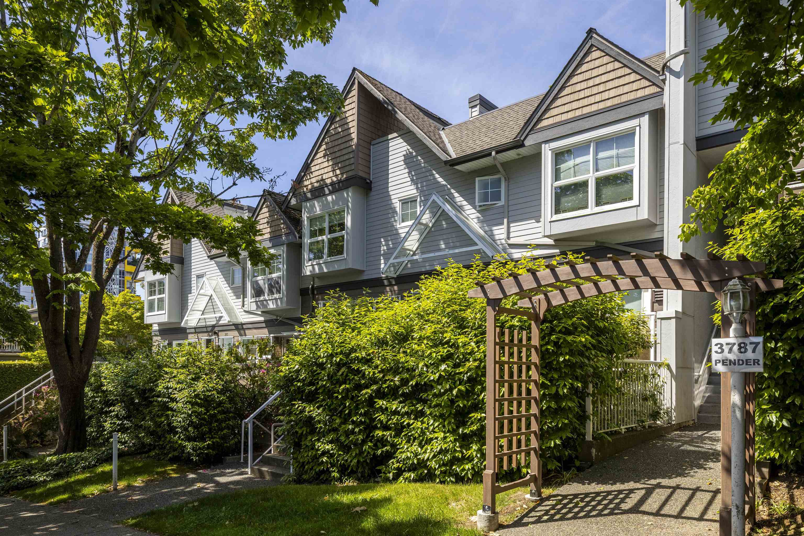 102-3787 Pender Street, Burnaby, BC, V5C 2L2 photo 3