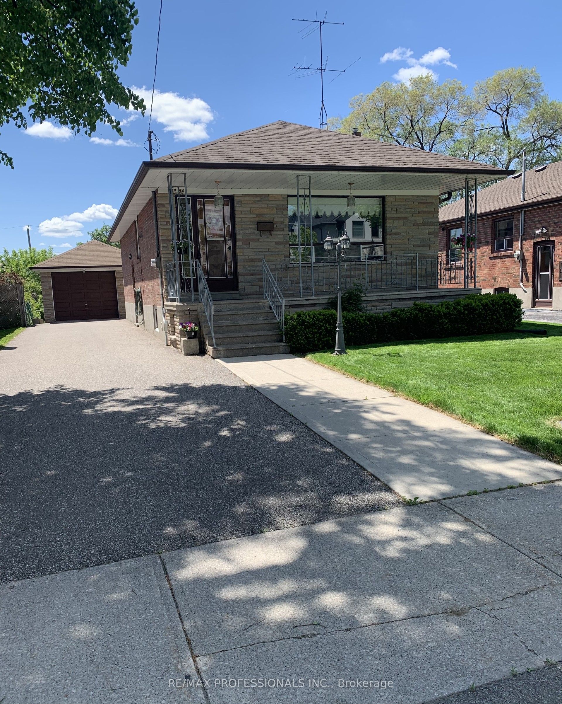 54 Culnan Avenue, Toronto, ON, M8Z 5B2