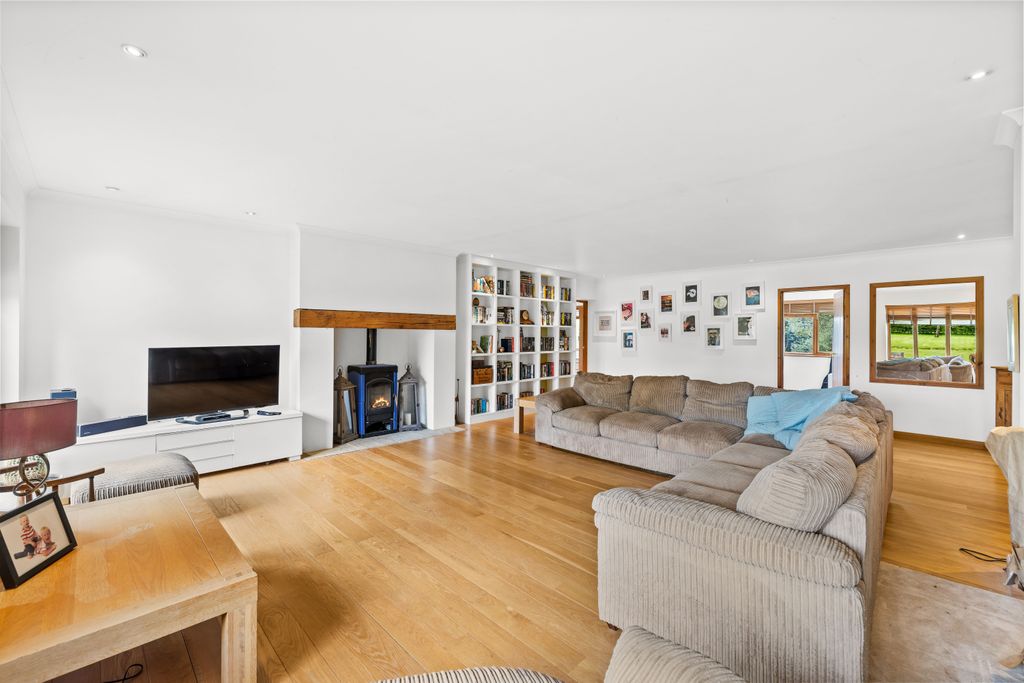 Additional image 7 of 5 bed detached house for saleRef: Gk - Lodge Lane, Redhill RH1