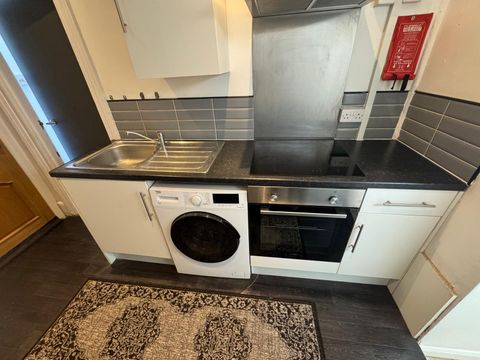 London N22, Studio to rent
