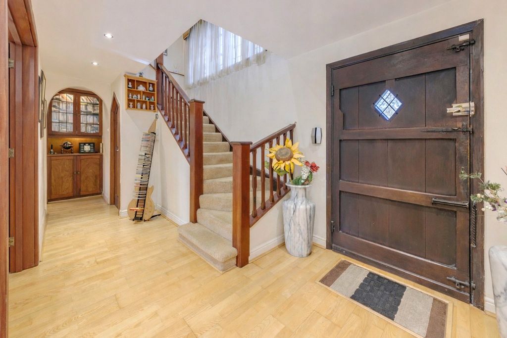 Additional image 3 of 5 bed detached house for saleLoom Lane, Radlett, Hertfordshire WD7