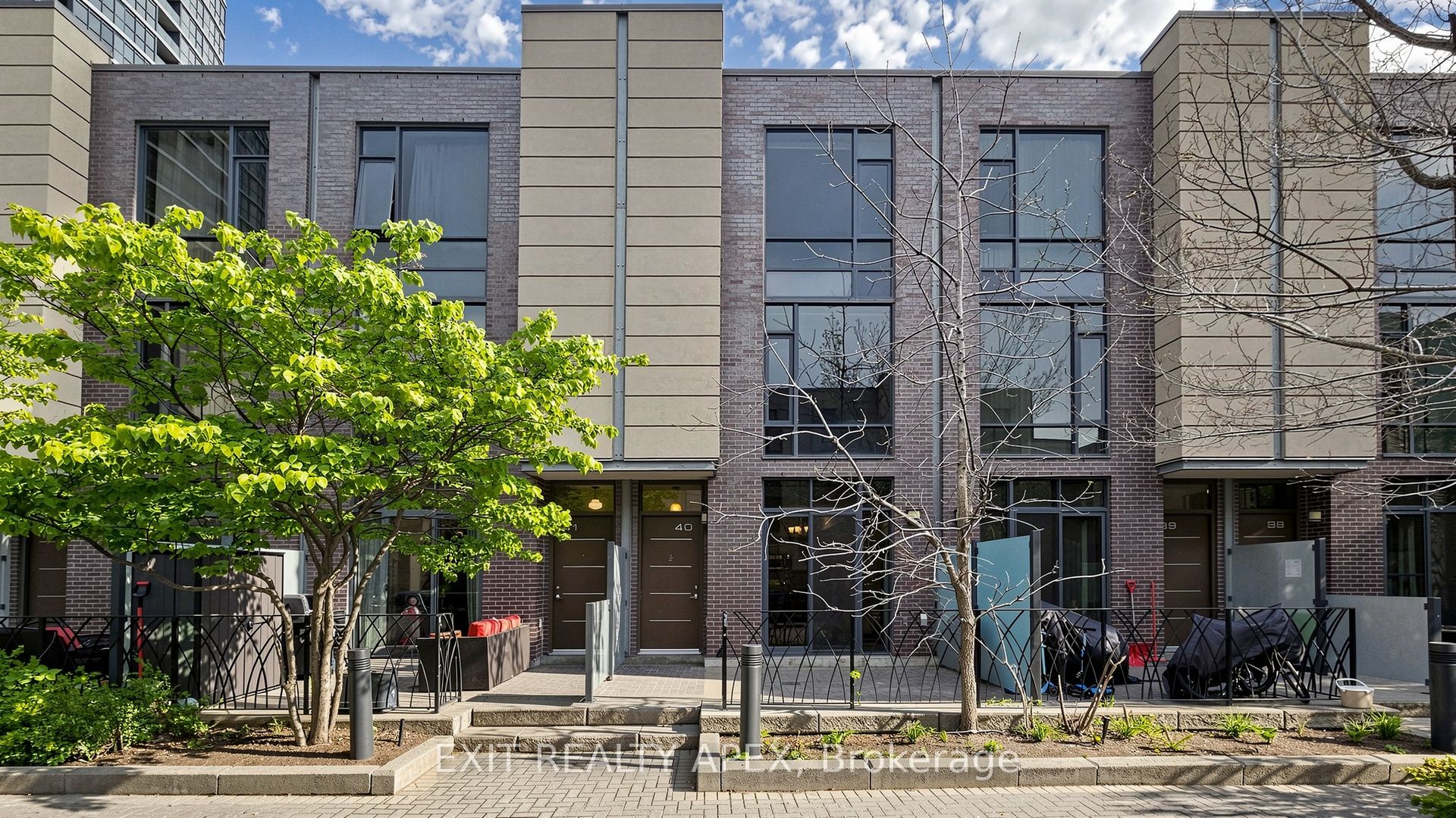 40-23 Valhalla Inn Road, Toronto, ON, M9B 0B3