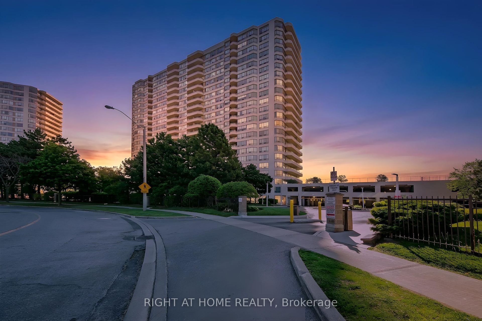2027-3 Greystone Walk Drive, Toronto, ON, M1K 5J4