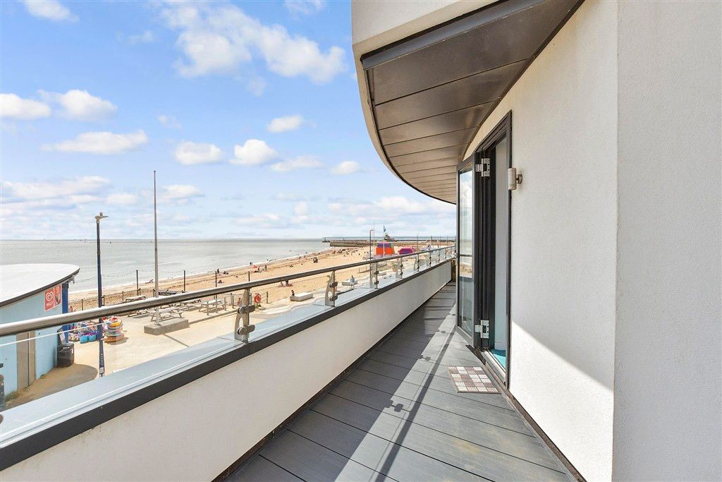 2 bed flat for saleBeach Drive, Ramsgate, Kent CT11