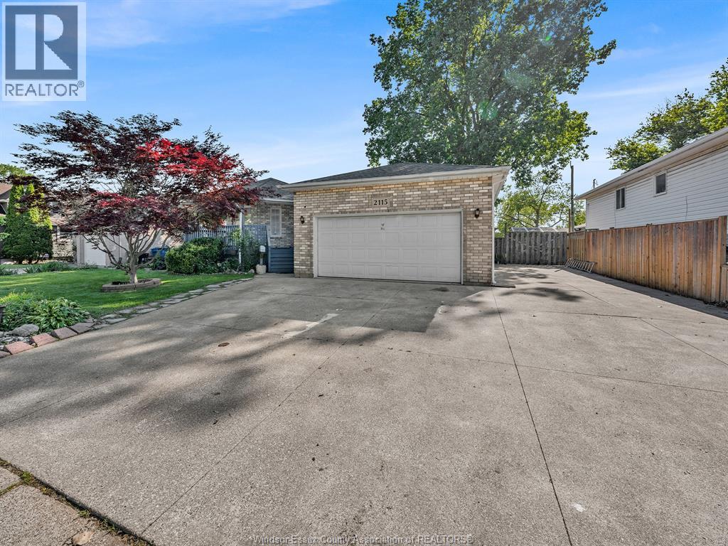 2115 Longfellow , Windsor, ON, N9B3J5 photo 3
