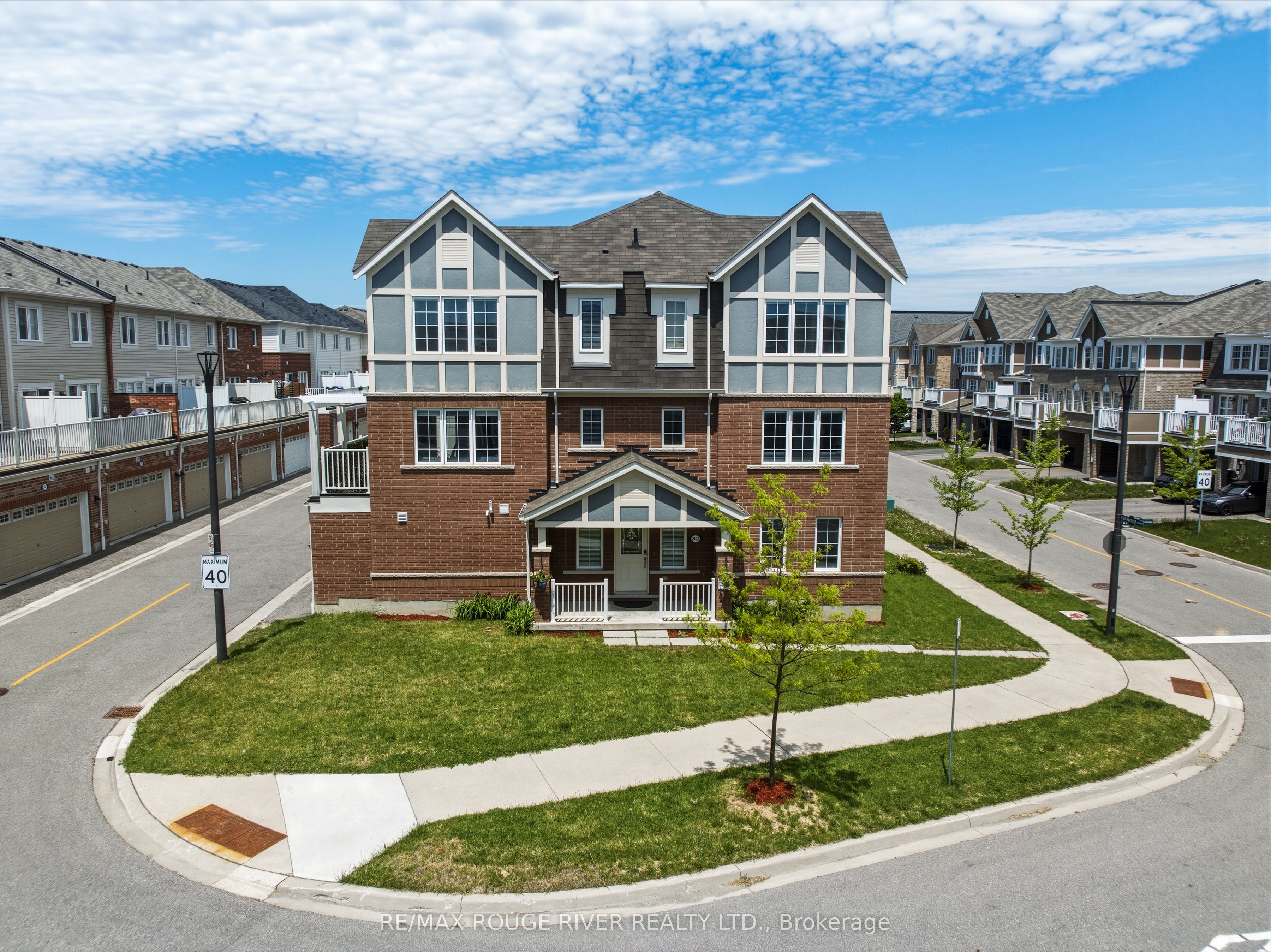 2402 Fall Harvest Crescent, Pickering, ON, L1X 0G2