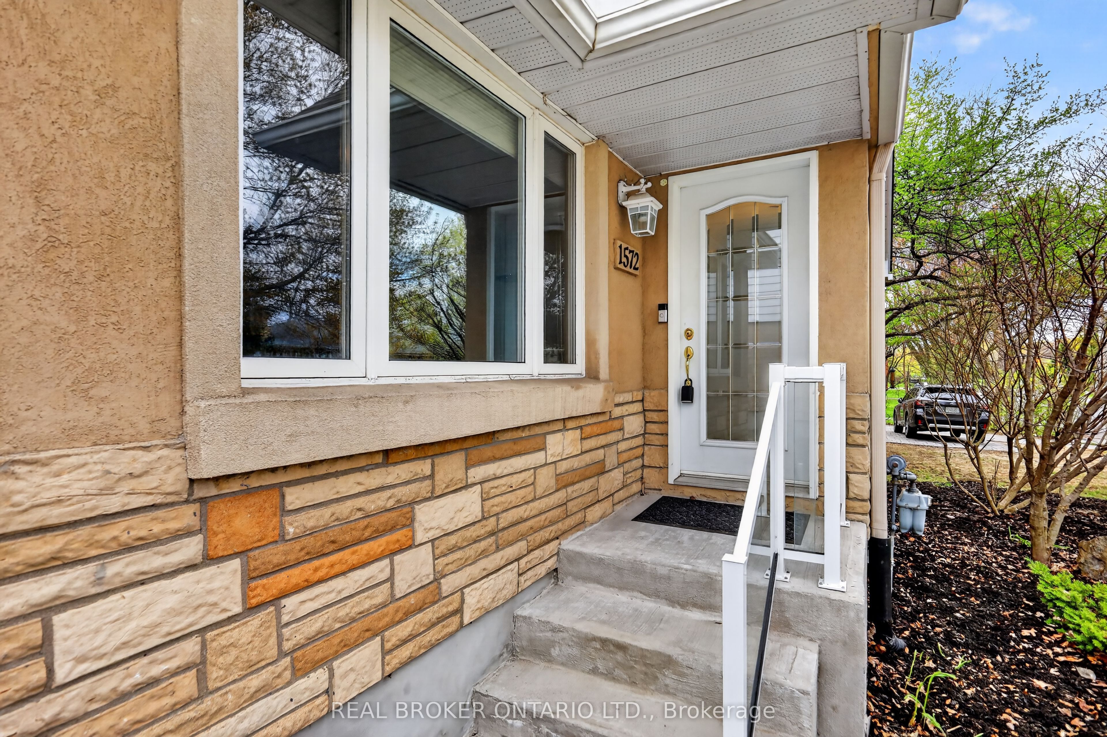1572 Dorion Avenue, Ottawa, ON, K1G 0J6 photo 2