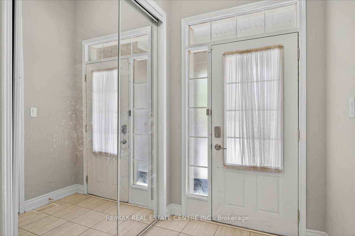 249 Hinton Terrace, Milton, ON, L9T 7K6 photo 2