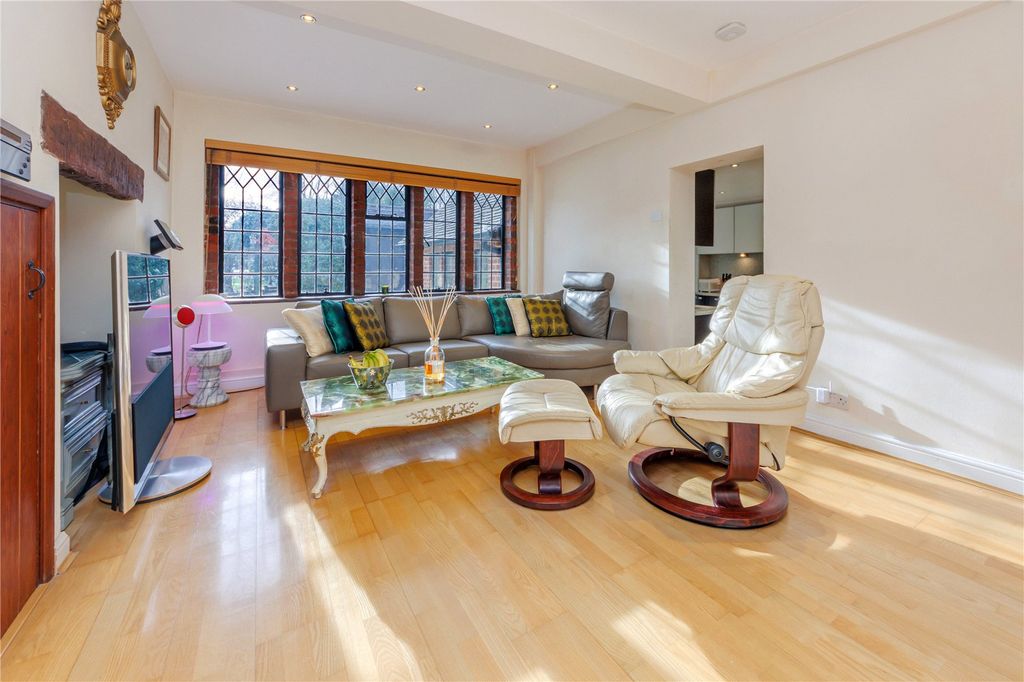 Additional image 8 of 5 bed detached house for saleLoom Lane, Radlett, Hertfordshire WD7