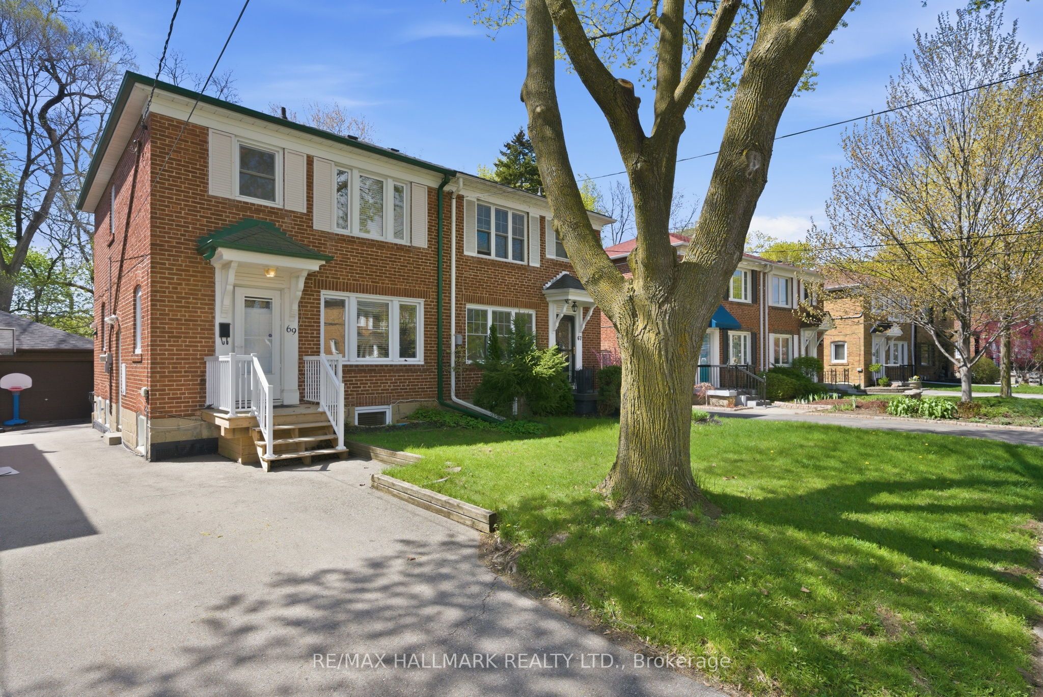 69 Thursfield Crescent, Toronto, ON, M4G 2N4 photo 4