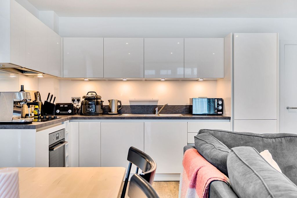 2 bed flat for saleRochester Riverside, Corys Road, Rochester, Kent. ME1 photo 2