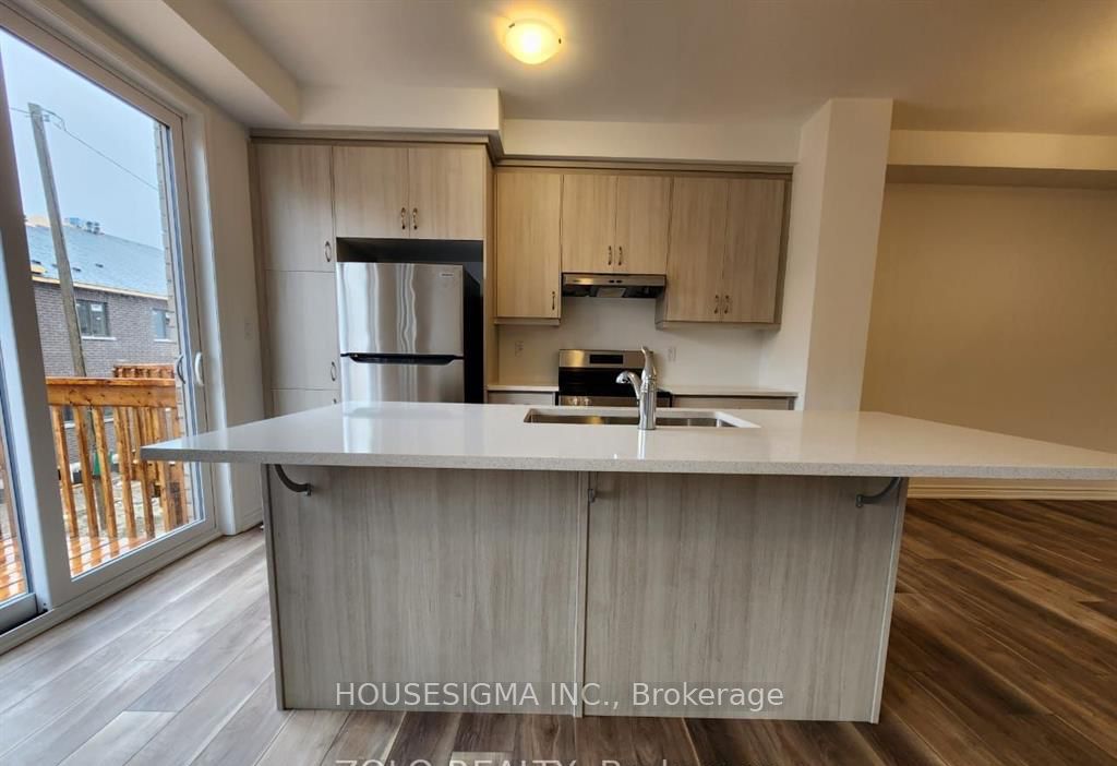 65 Lower Street, Barrie, ON, L9J 1B3 photo 2