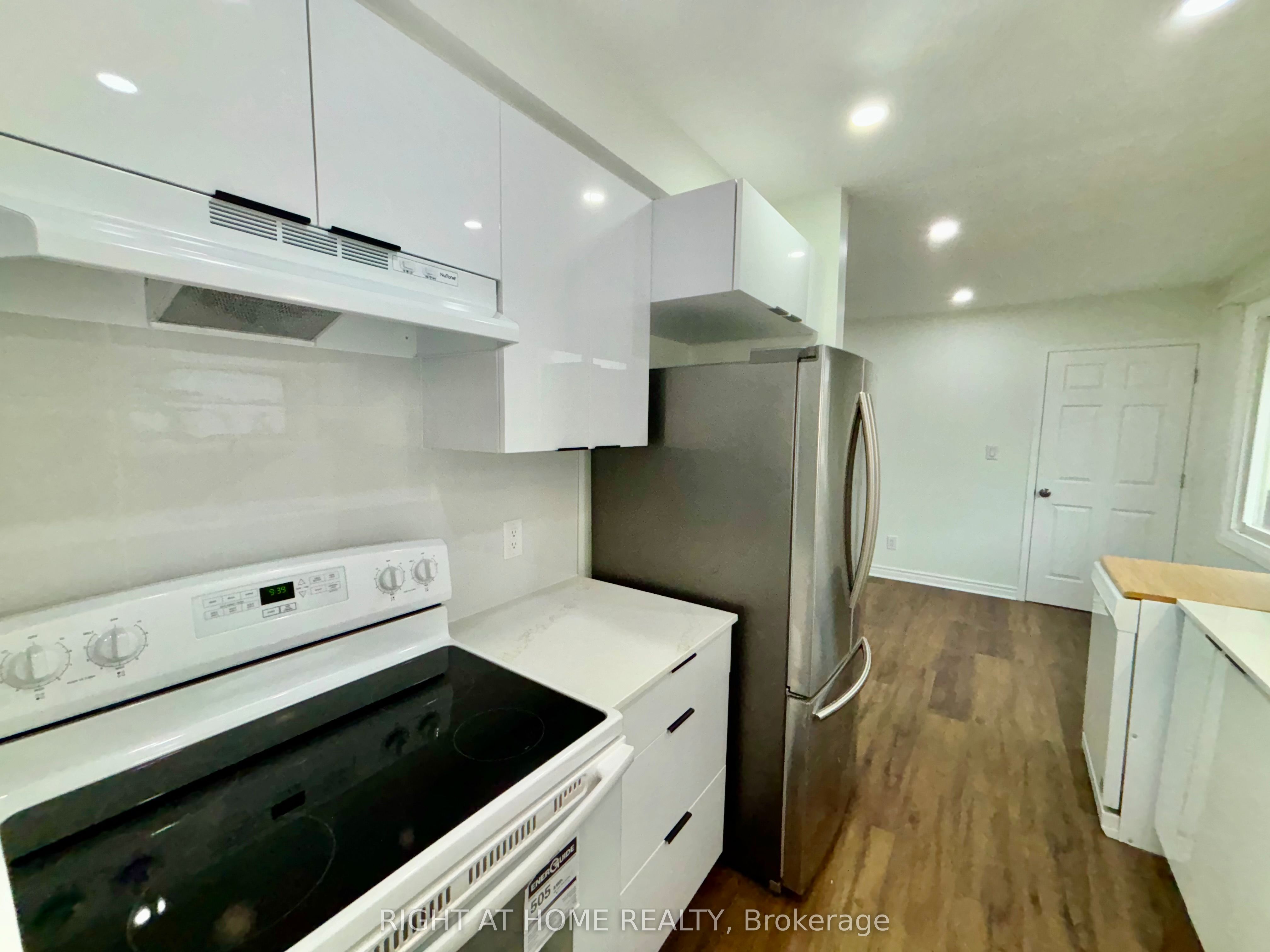 8158 Paddock Trail Drive, Niagara Falls, ON, L2H 1X3 photo 5