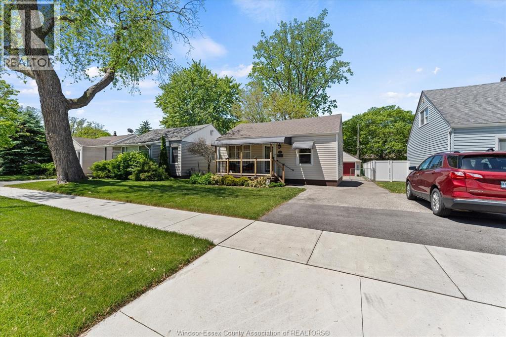 3560 Barrymore , Windsor, ON, N9C1V3 photo 3