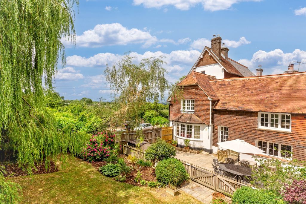 3 bed detached house for salePicketts Lane, Salfords, Surrey RH1