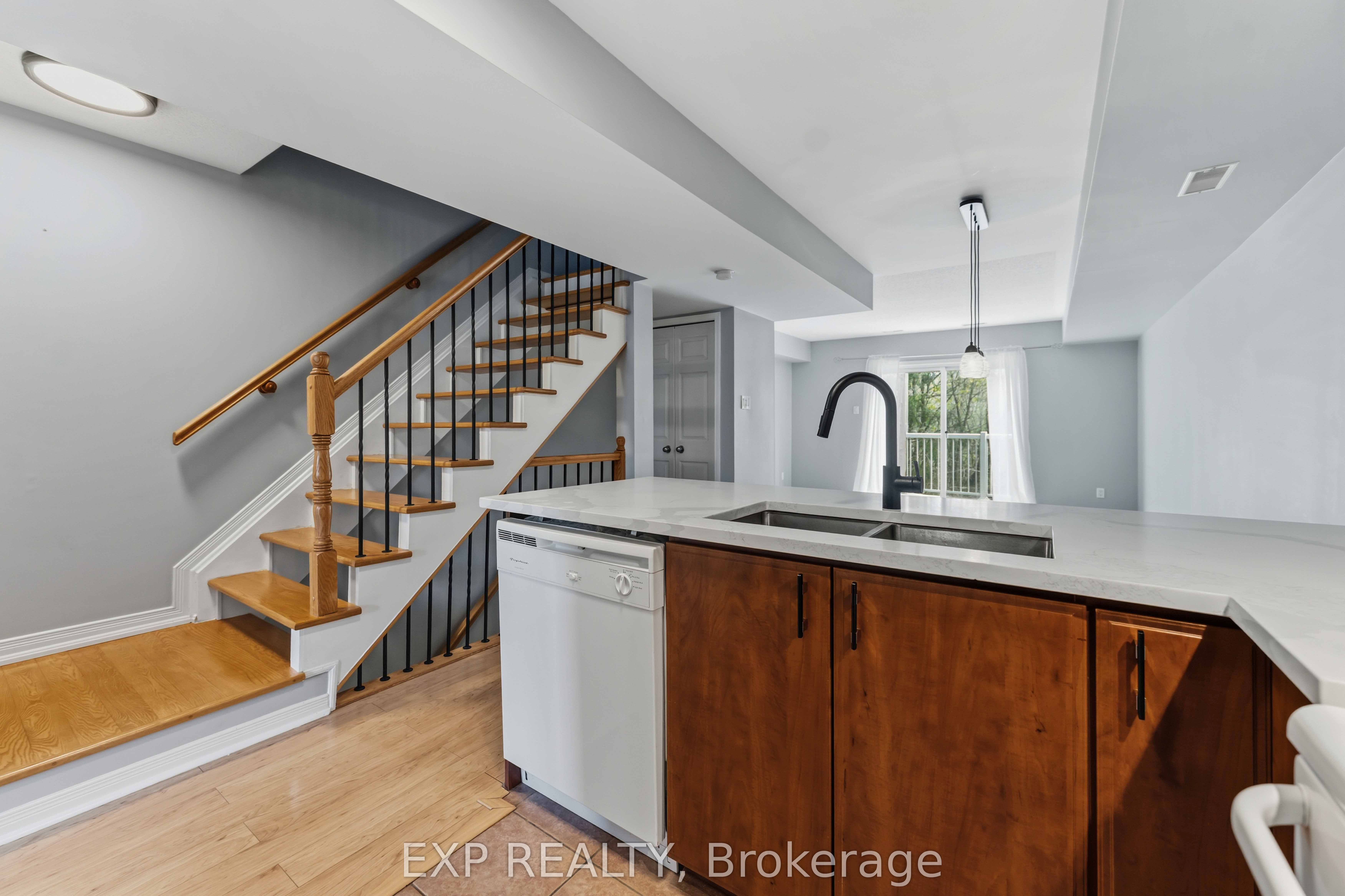 81 Strathaven Private, Ottawa, ON, K1J 1K7 photo 3