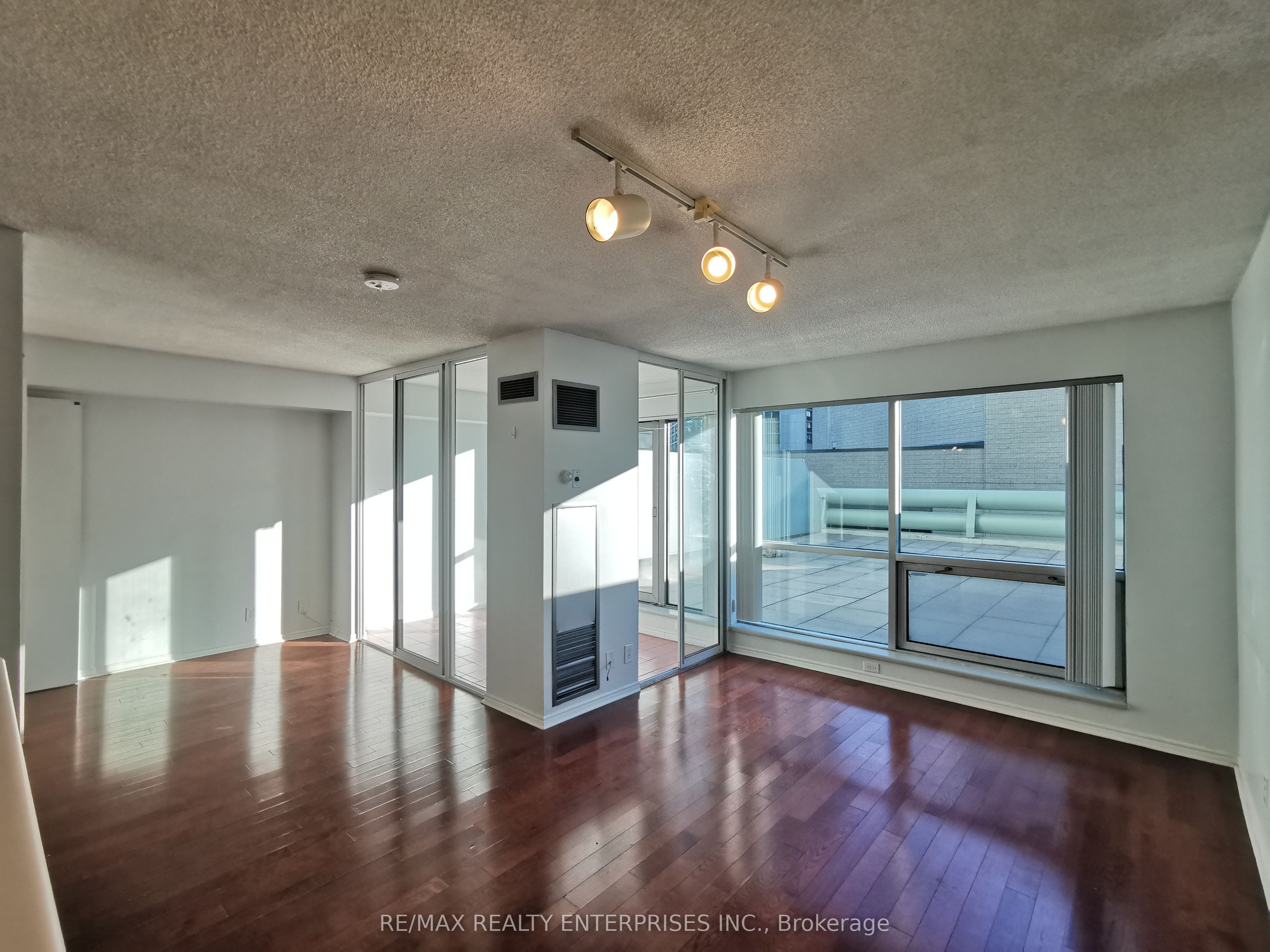 Additional image 6 of 309-10 Queens Quay, Toronto, ON, M5J 2R9
