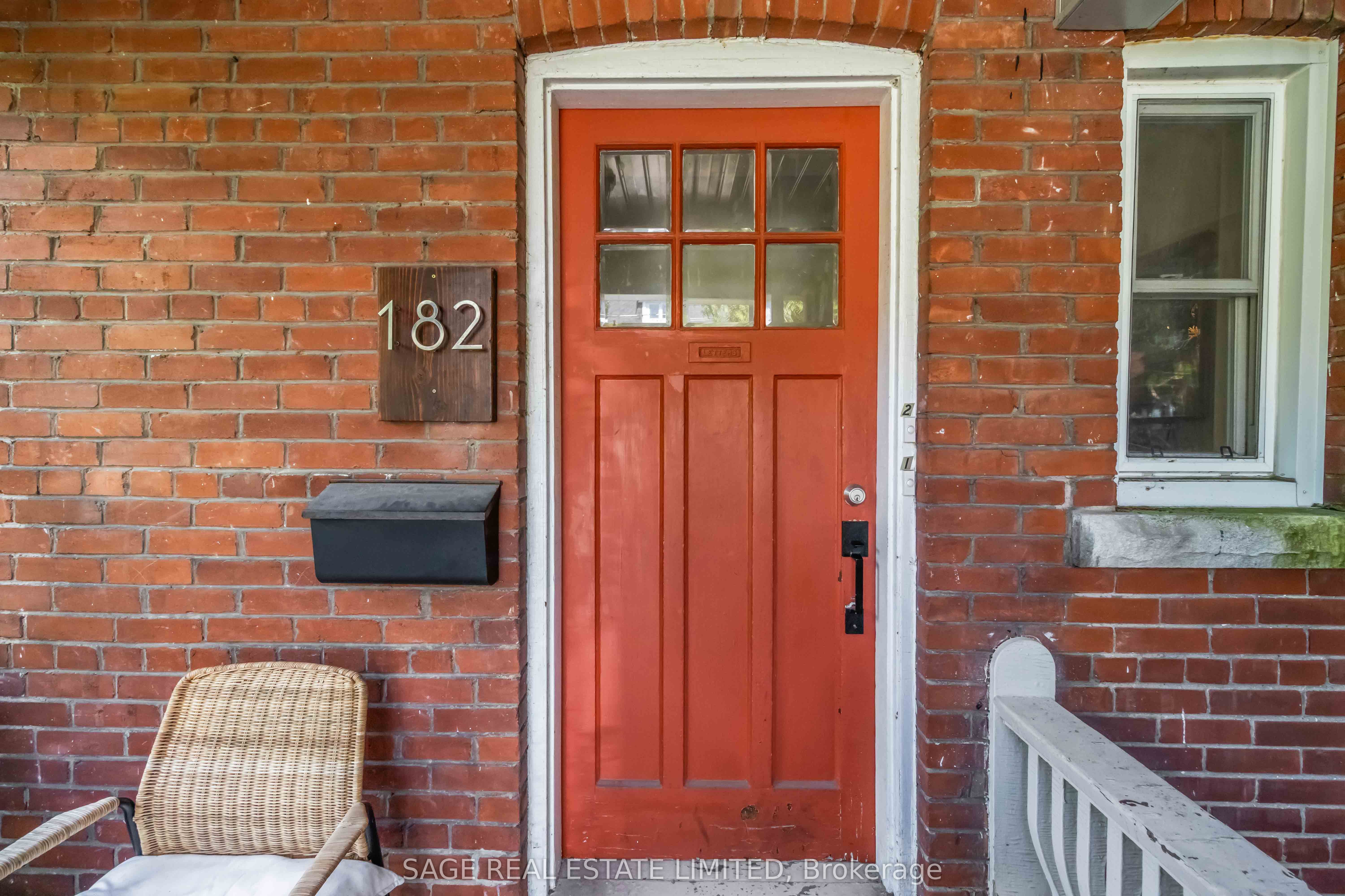 1-182 Indian Grove, Toronto, ON, M6P 2H2 photo 2